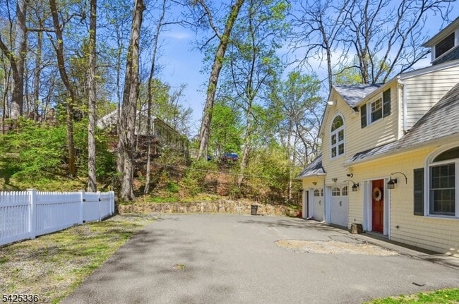 Photo - 1 Conklin Ave