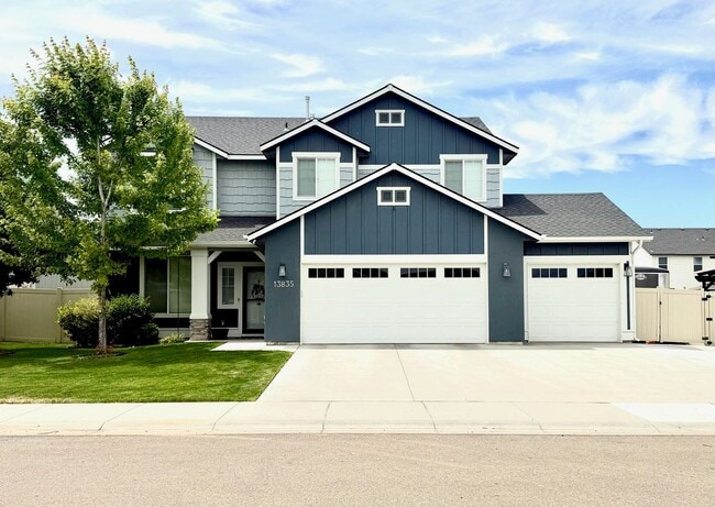 Building Photo - Stunning Nampa Home with RV Parking!