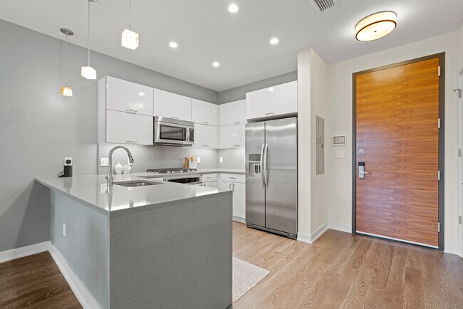 Kitchen with Gas Cooking - 1350 Maryland Ave NE Unit 407