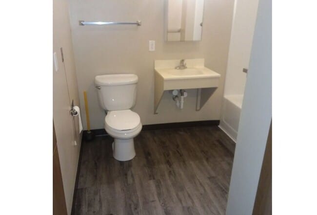 Building Photo - 858 8th St SE