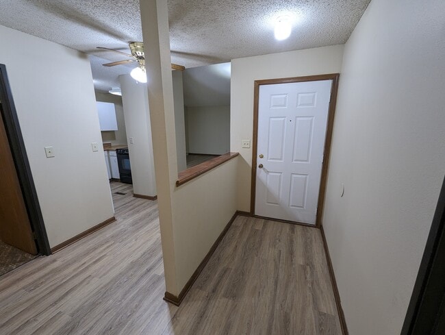 Building Photo - 4945 Walker Ave Unit Apt4