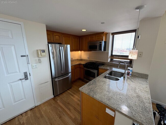 Photo - 116-24 Grosvenor Ln Unidad 11D