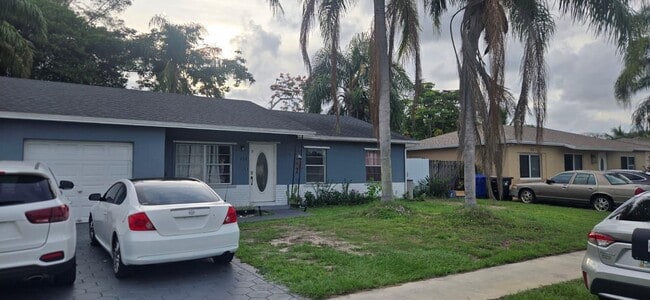 Building Photo - 426 SW 79th Ter Rental