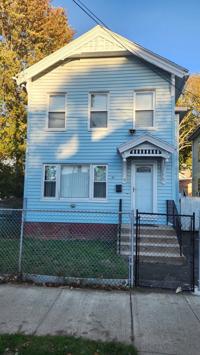 Building Photo - 61 Wilson St