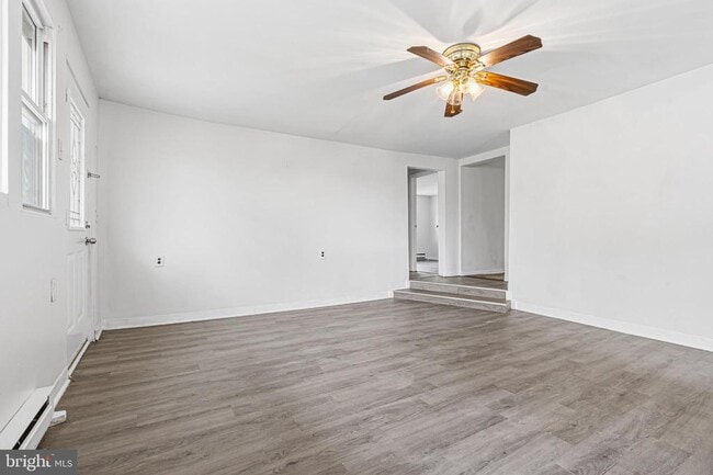 Photo - 1915 Rettman Ln