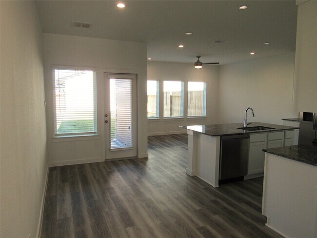 Photo - 2807 Glengary River Wy