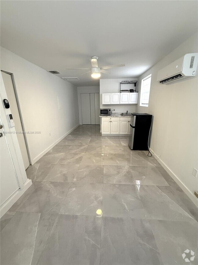 Building Photo - 624 Westward Dr Unit 0 Rental