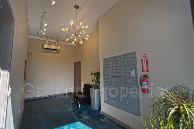 Photo - 631 Campbell Ave SW Unit SW 208