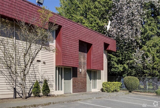 Building Photo - 503 142nd Ave SE Rental