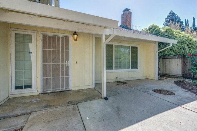 Photo - 2768 Saratoga Ave