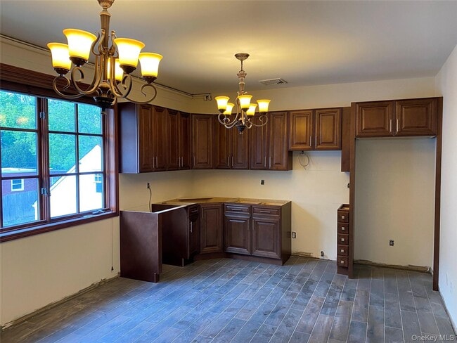 Building Photo - 21 Cedar Swamp Rd