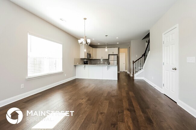 Photo - 608 Oakvale Ln