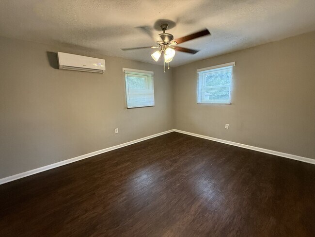 Photo - 15 Hollis St