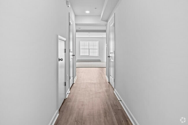 3BR,2.5BA - -1,800SF