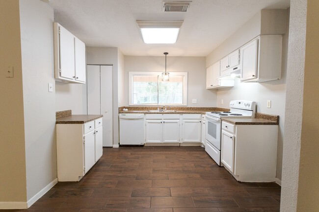 Photo - 1603 N Red Cedar Cir