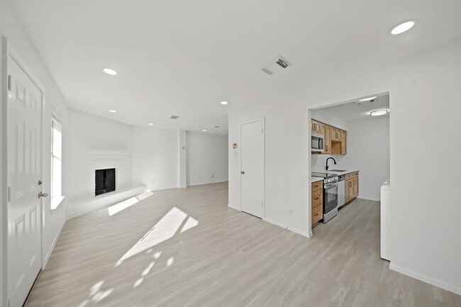 Photo - 7949 Ellinger Ln