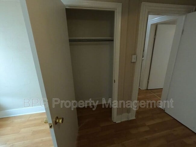 22 W Wolfe St