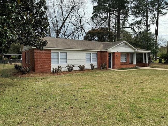 Photo - 990 Parkwood Dr