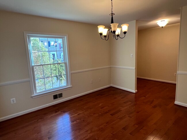 Dining room 3/3 - 2105 Bucknell Ter