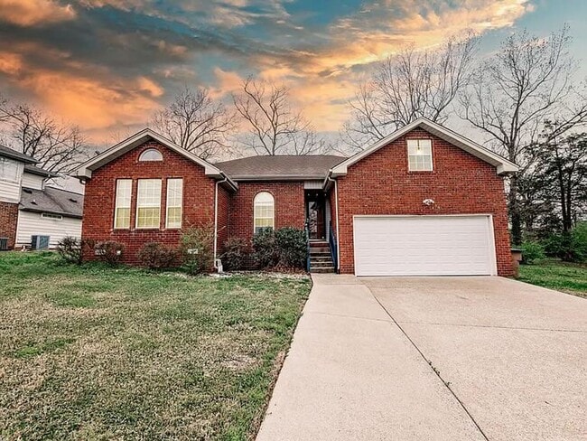 Beautiful 3BR / 2BA home in Nashville - Beautiful 3BR / 2BA home in Nashville