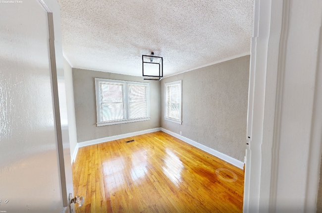 4329 Roanoke Pkwy