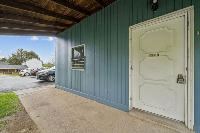 Photo - 6251-6259 Old William Penn Hwy Unidad 6251