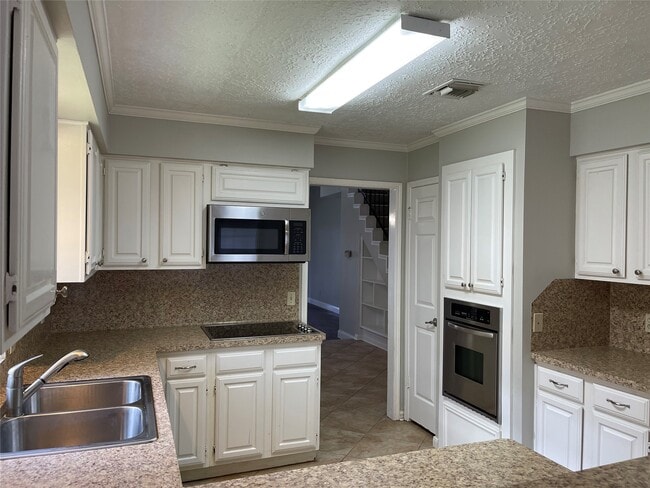 Building Photo - 3118 Redcliff Dr
