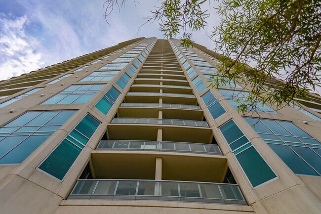 Photo - Turnberry Tower Beauty With Stunning Views Condo Unit 1105
