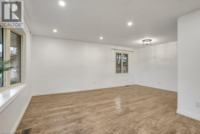 Photo - 67 Kimberly Crescent