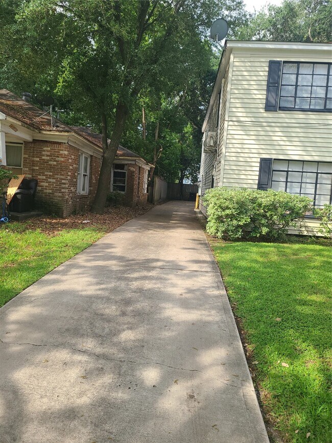 Photo - 1434 Lawson St