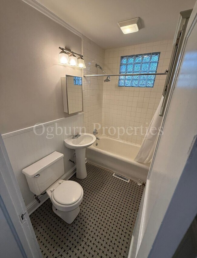 202 N Hawthorne Rd Unit 2
