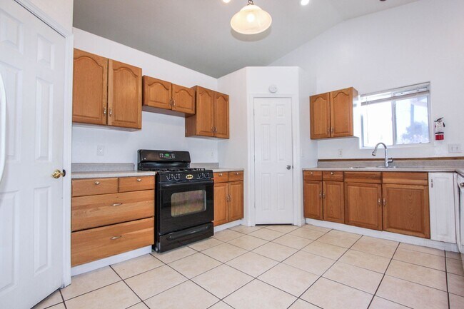 Photo - 1950 Emerald Dr Unit House