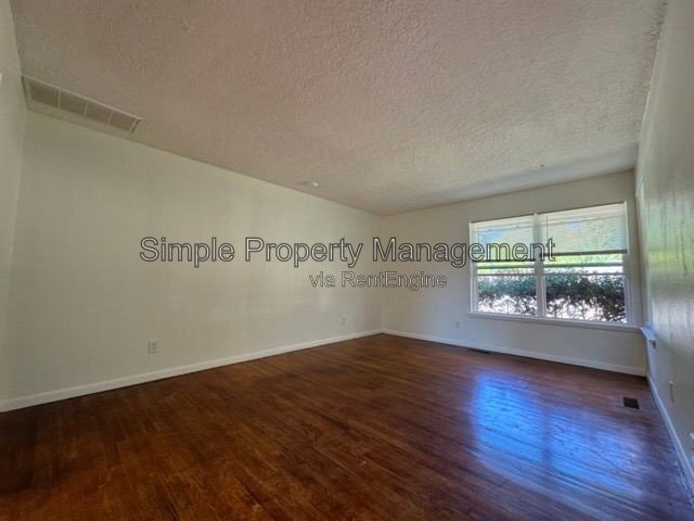 Photo - 816 Willow Ln
