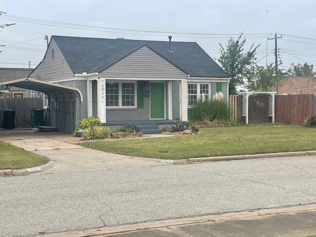 Photo - 2 bed, 1 bath all updated and includes full size appliances! Walk to Uptown 23rd area!