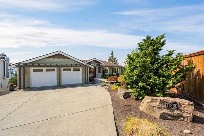 Building Photo - Lake Washington Views! Rental