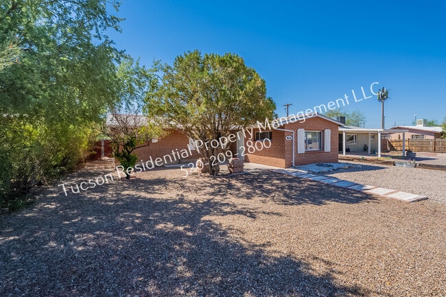 Photo - 826 E Water St