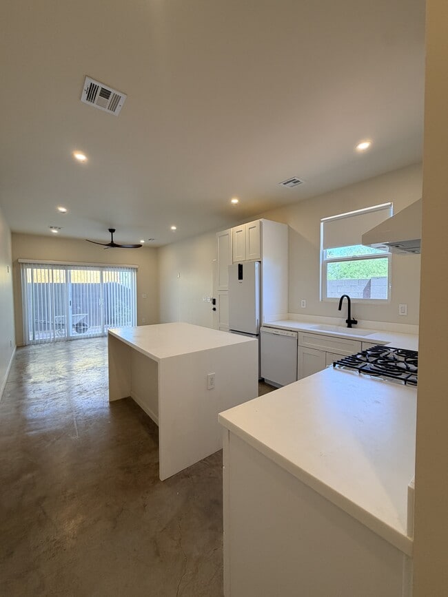 Photo - 1122 E McKinley St