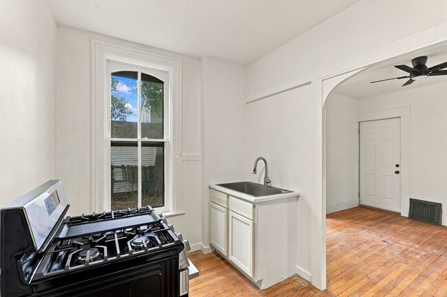 584 Mt Vernon St Unit 584B