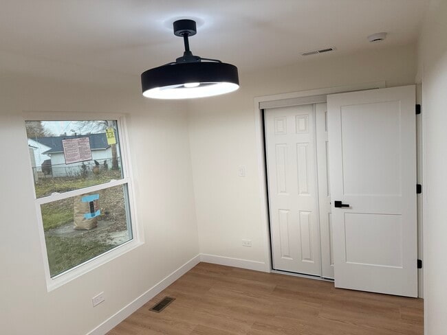 Photo - 410 Healy Ave