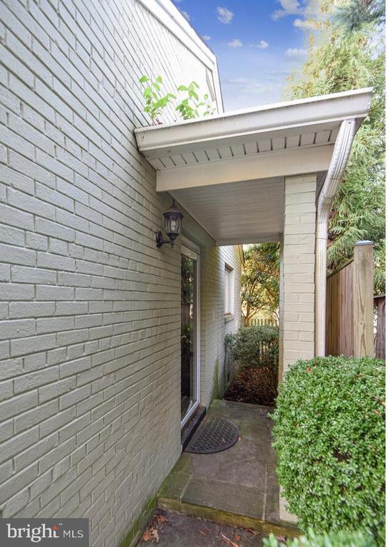 Photo - 2300 King Pl NW