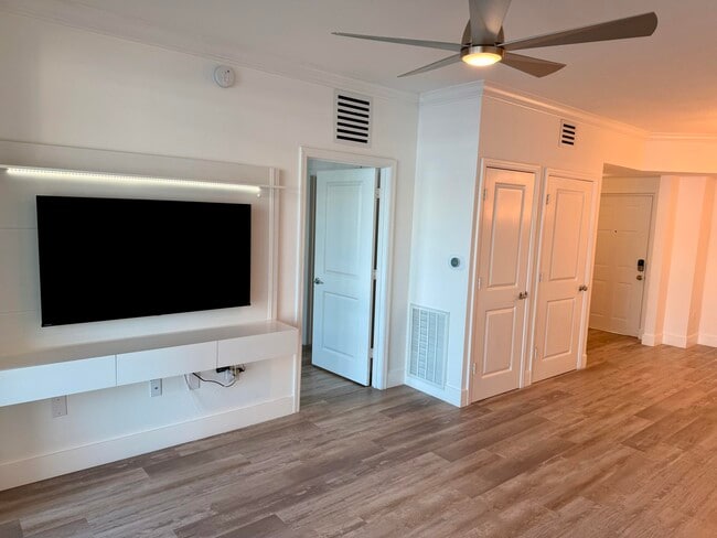 Photo - 415 NW Flagler Ave Unit 402