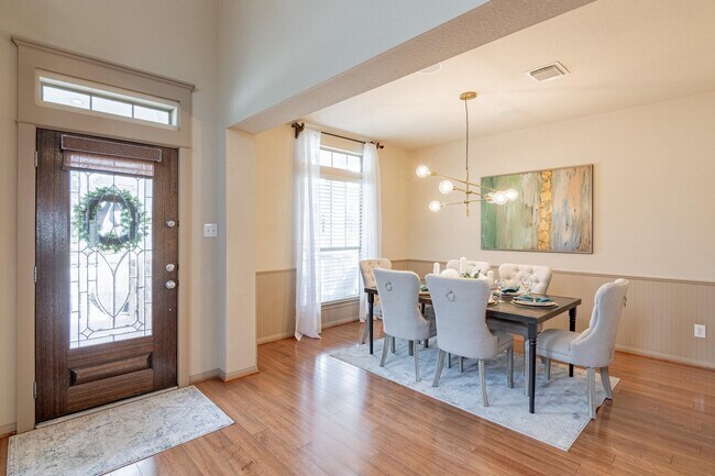 Photo - 27 S Mews Wood Ct