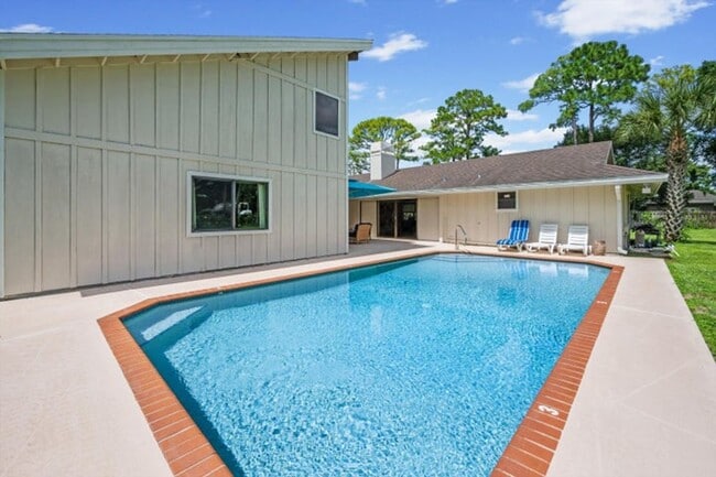 Building Photo - 3306 Fargo Ave