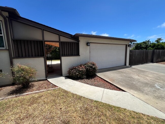 Photo - LOCATION LOCATION LOCATION!!! 5th & I St, Large House, 2Bdrm+Den+2 car Garage