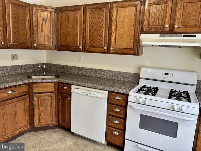 Photo - 2028 Yorktown N