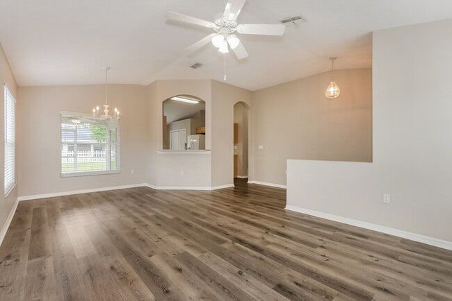 Photo - 1620 Totem Pole Way