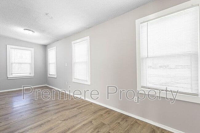 Photo - 4604 NE 47th St