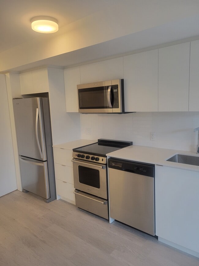 Building Photo - 480 Wilson Ave Unit 1