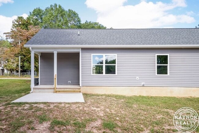 Photo - 606-606 E Pine Ave