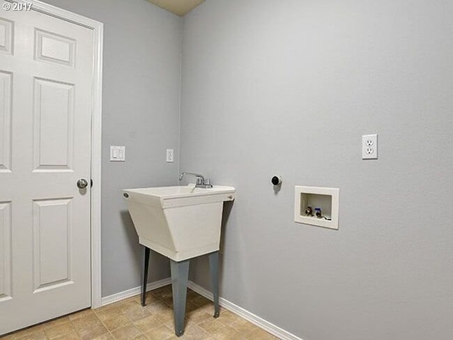 Photo - 251 Burl St